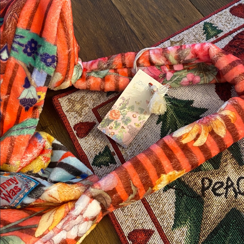 BNWT Johnny Was Drawstring floral fleece Sling bag - Picture 10 of 10